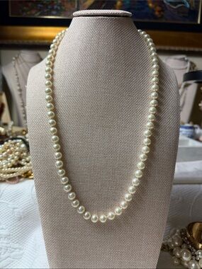 Vintage Classic Ivory Pearl Necklace